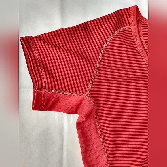 The North Face Womens fitted top Short Sleeve red stripe Vapor Wick M RN#61661 - Picture 3 of 6